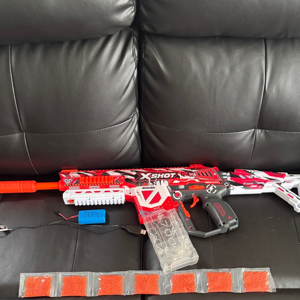 X-Shot Gel blaster automatic (orby gun)
